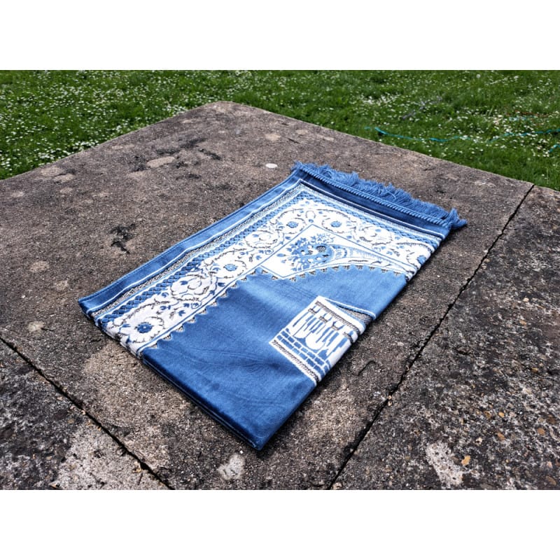 Tapis KAABA - Motif BLANC Fond BLEU ARDOISE Sana Tapis de prière > Velours 3701633101245 Librairie Musulmane Al-imen